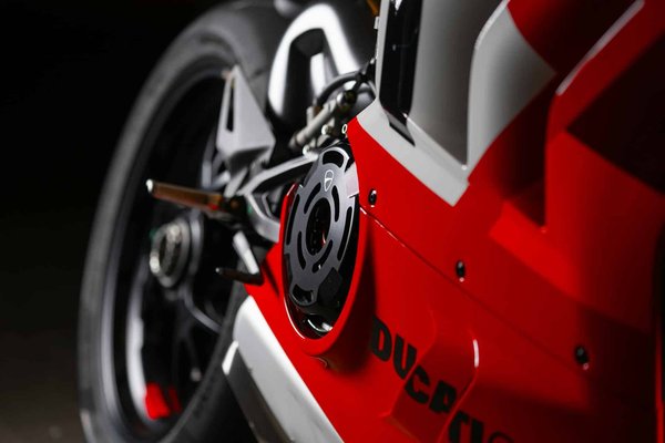 Quelles sont les étapes pour restaurer une peinture écaillée sur une Ducati 848 ?
